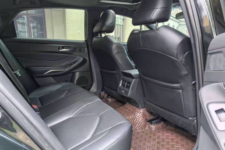 Used Toyota Avalon 2023 2.0L Premium Edition Interior 10