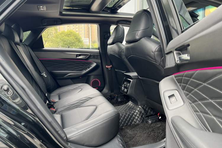Used Toyota Avalon 2023 2.5L Touring Premium Edition Interior 13