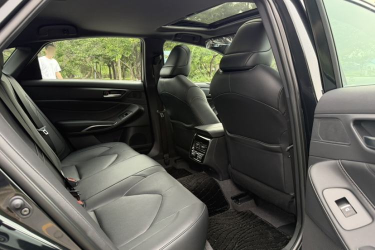 Used Toyota Avalon 2023 2.0L XLE Deluxe Edition Interior 2