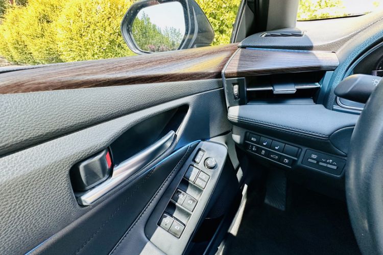 Used Toyota Avalon 2023 2.0L Premium Edition Interior 2