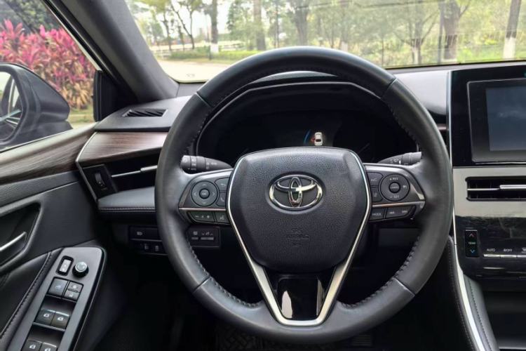 Used Toyota Avalon 2023 2.0L Premium Edition Interior 2