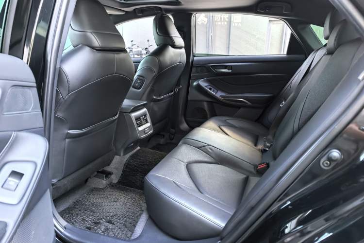 Used Toyota Avalon 2023 2.0L Premium Edition Interior 3