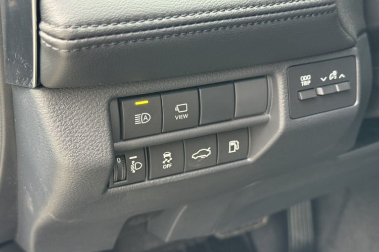 Used Toyota Avalon 2023 2.0L XLE Deluxe Edition Interior 3