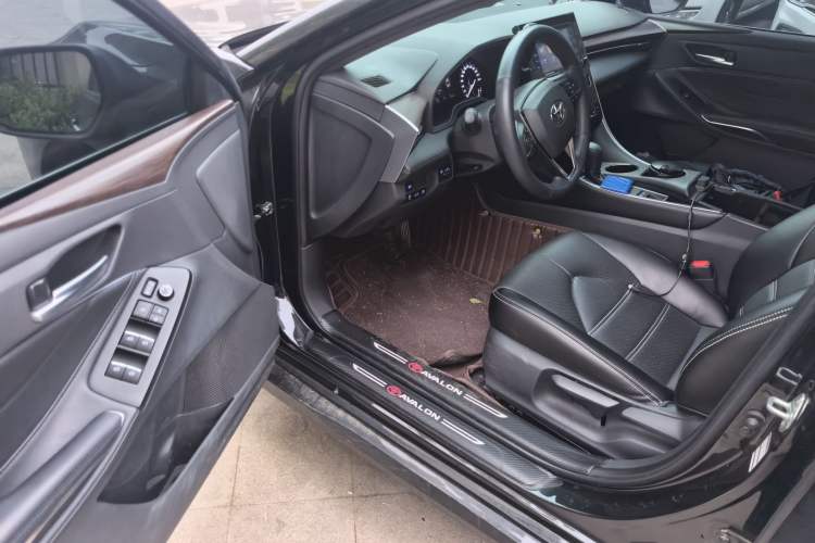 Used Toyota Avalon 2023 2.0L Progressive Edition Interior 3