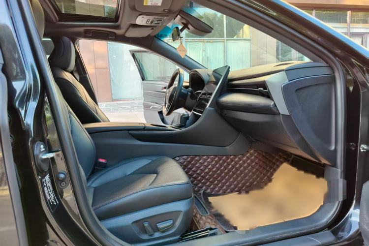 Used Toyota Avalon 2023 Dual-Engine 2.5L Luxury Edition Interior 4