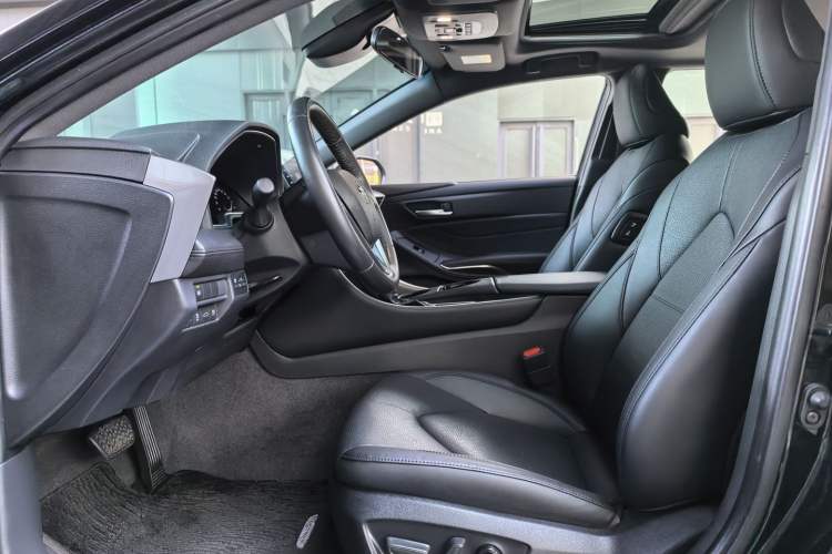 Used Toyota Avalon 2023 2.0L Premium Edition Interior 4