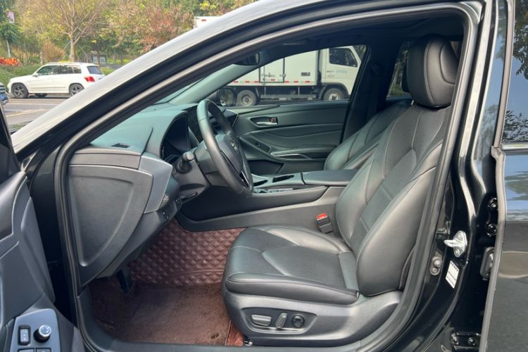 Used Toyota Avalon 2023 2.0L Luxury Edition Interior 4