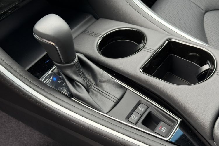 Used Toyota Avalon 2023 2.0L XLE Deluxe Edition Interior 4