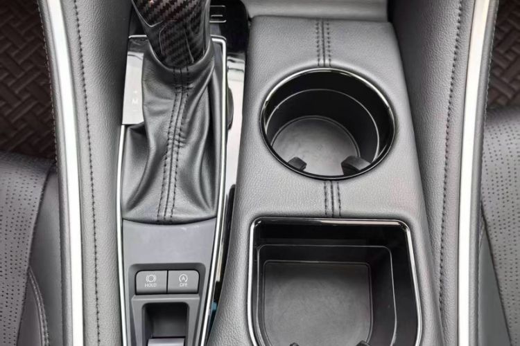 Used Toyota Avalon 2023 2.0L Premium Edition Interior 4