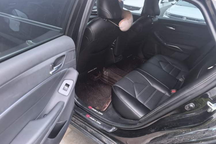 Used Toyota Avalon 2023 2.0L Progressive Edition Interior 4