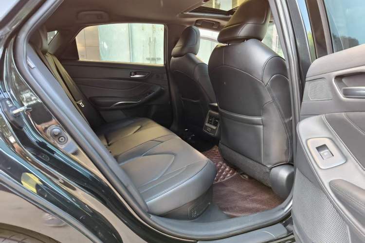 Used Toyota Avalon 2023 Dual-Engine 2.5L Luxury Edition Interior 5