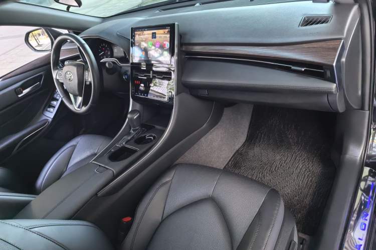 Used Toyota Avalon 2023 2.0L Premium Edition Interior 5