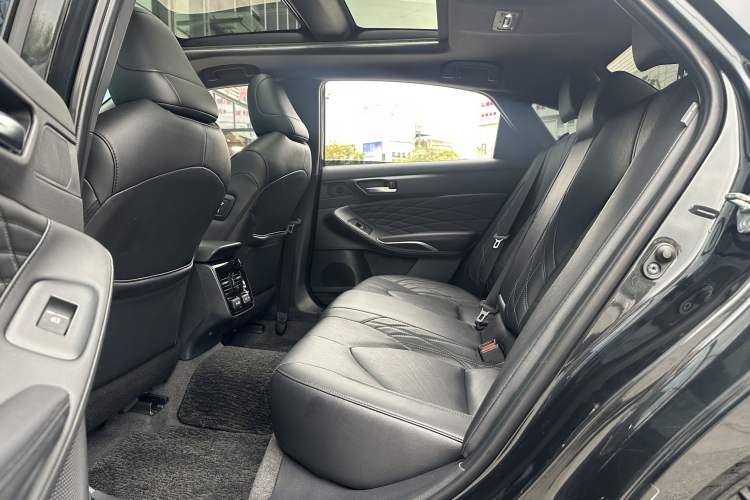 Used Toyota Avalon 2023 2.5L Touring Premium Edition Interior 5
