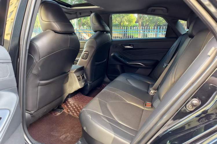 Used Toyota Avalon 2023 Dual-Engine 2.5L Luxury Edition Interior 6