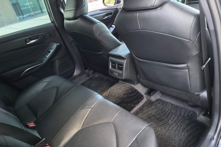 Used Toyota Avalon 2023 2.0L Premium Edition Interior 6