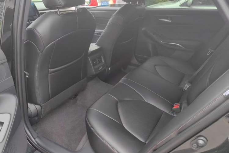 Used Toyota Avalon 2023 2.0L Progressive Edition Interior 6