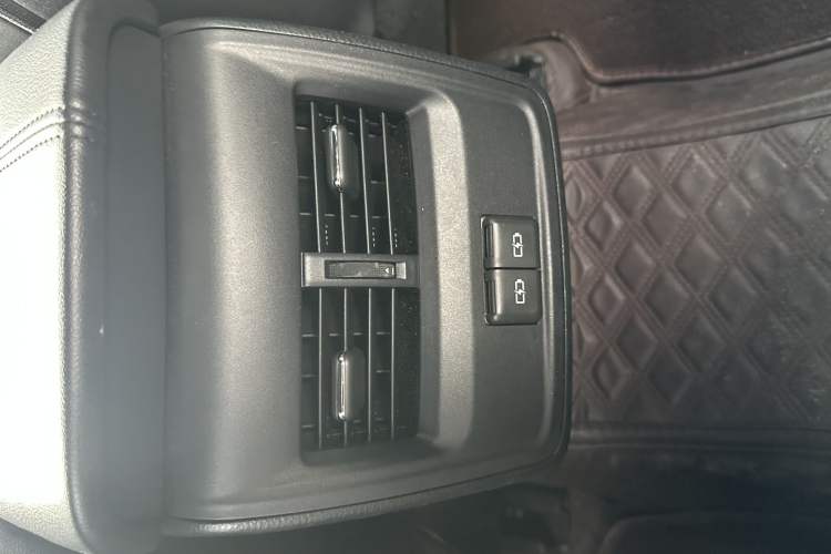 Used Toyota Avalon 2023 2.5L Luxury Edition Interior 6