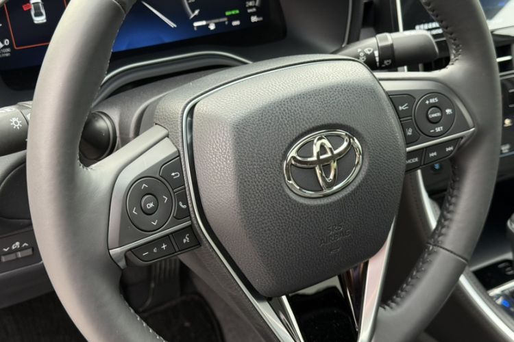 Used Toyota Avalon 2023 2.0L XLE Deluxe Edition Interior 6