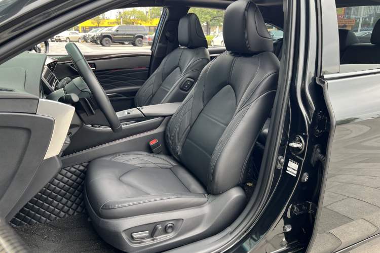 Used Toyota Avalon 2023 2.5L Touring Premium Edition Interior 7