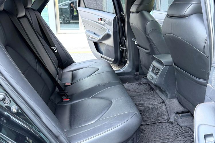 Used Toyota Avalon 2023 Dual-Engine 2.5L Luxury Edition Interior 7