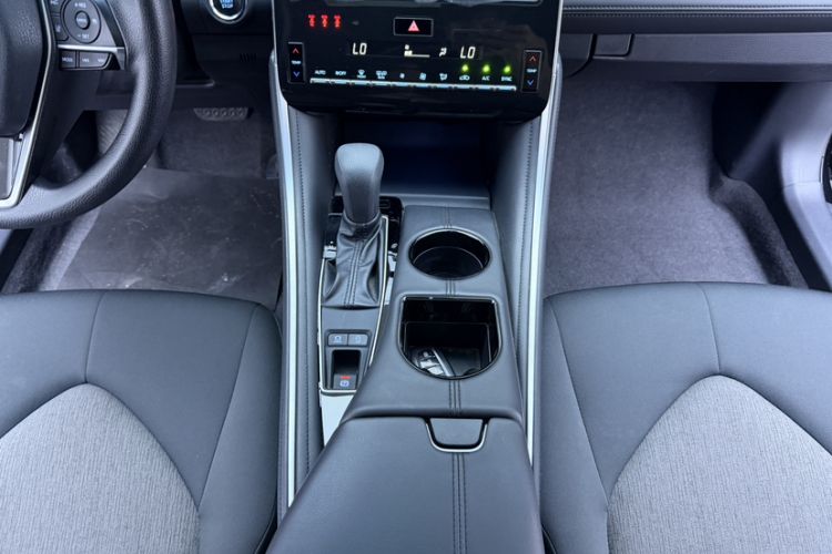 Used Toyota Avalon 2023 2.0L Progressive Edition Interior 7