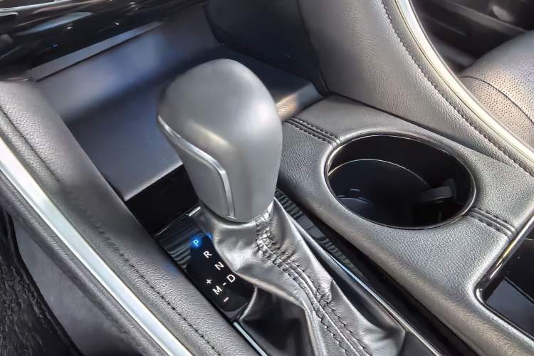 Used Toyota Avalon 2023 2.0L Premium Edition Interior 8