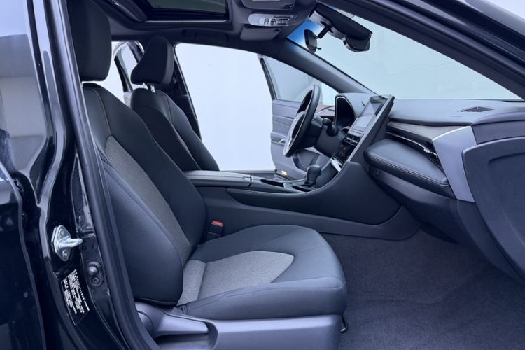 Used Toyota Avalon 2023 2.0L Progressive Edition Interior 8