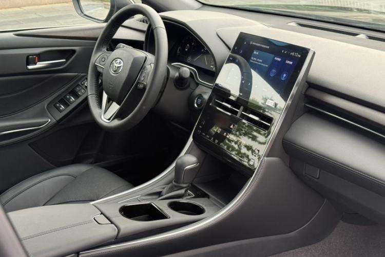 Used Toyota Avalon 2023 2.0L XLE Deluxe Edition Interior 8