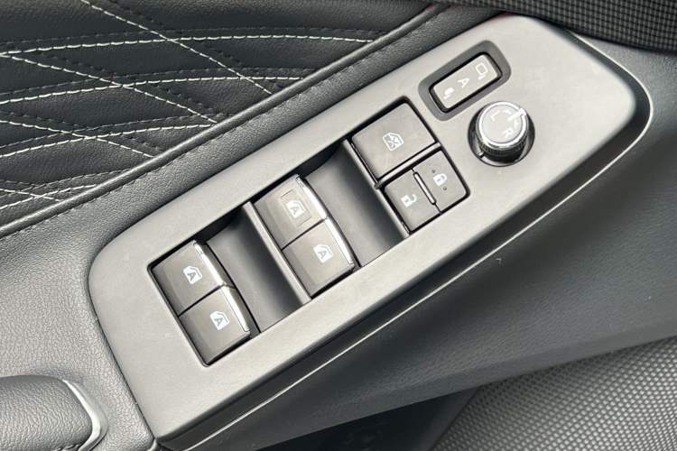 Used Toyota Avalon 2023 2.5L Touring Premium Edition Interior 9