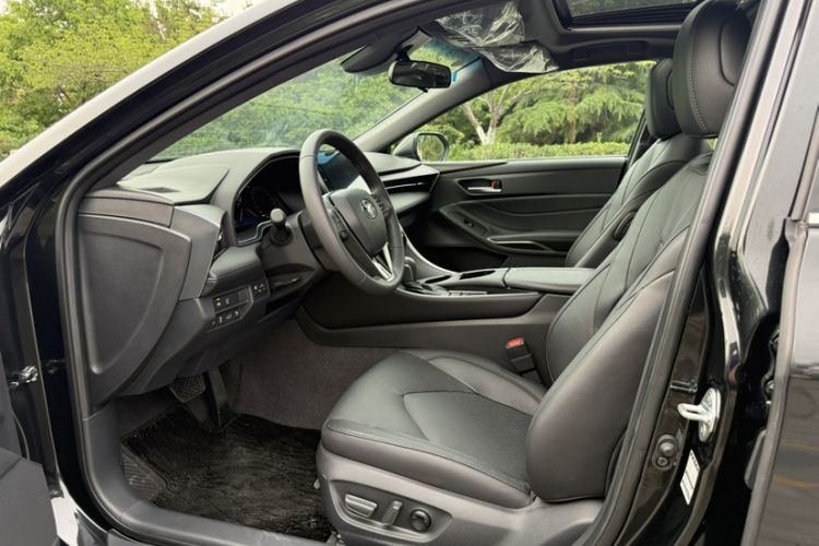 Used Toyota Avalon 2023 2.0L XLE Deluxe Edition Interior 9