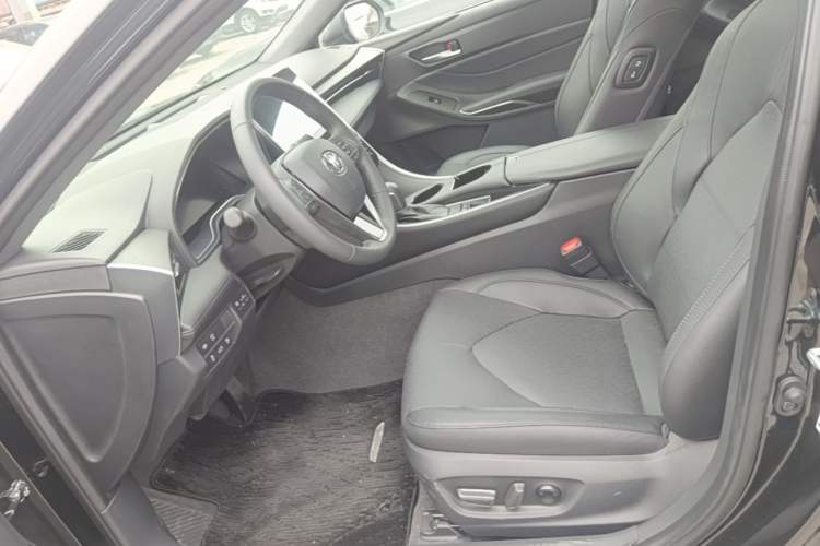 Used Toyota Avalon 2023 2.0L XLE Deluxe Edition Left Front Seat