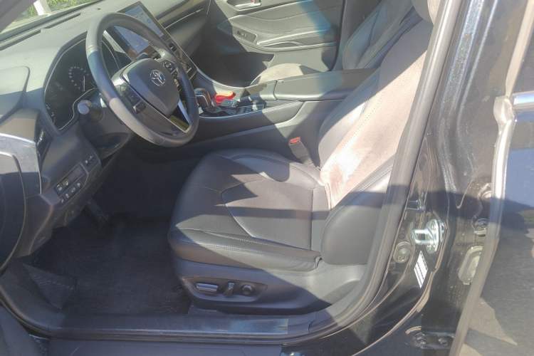 Used Toyota Avalon 2023 2.5L Luxury Edition Left Front Seat