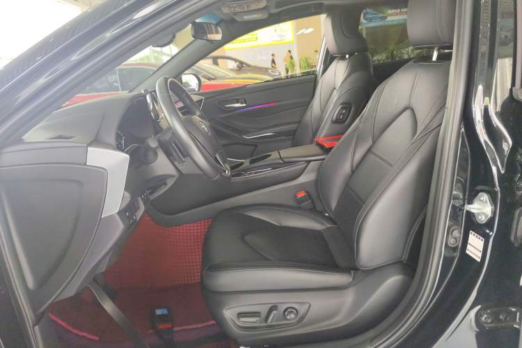 Used Toyota Avalon 2023 2.5L Luxury Edition Left Front Seat