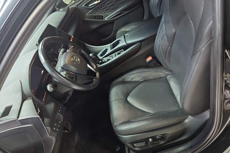 Used Toyota Avalon 2023 2.5L Touring Premium Edition Left Front Seat
