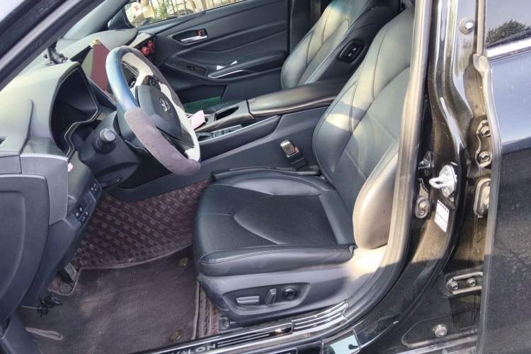 Used Toyota Avalon 2023 2.5L Luxury Edition Left Front Seat