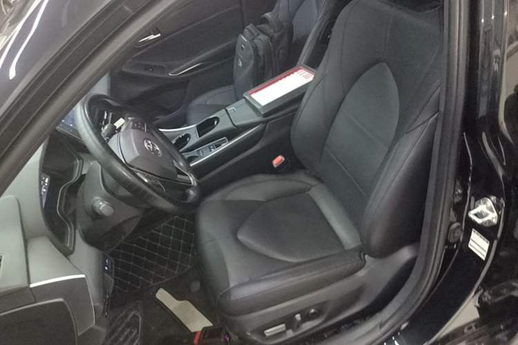 Used Toyota Avalon 2023 2.0L XLE Deluxe Edition Left Front Seat
