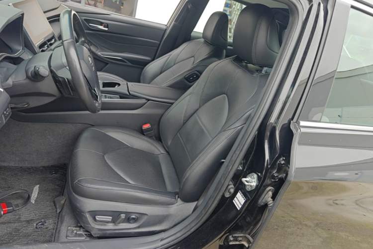 Used Toyota Avalon 2023 2.5L Luxury Edition Left Front Seat