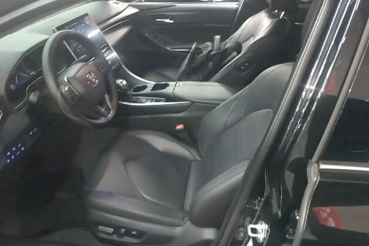 Used Toyota Avalon 2023 2.0L XLE Deluxe Edition Left Front Seat