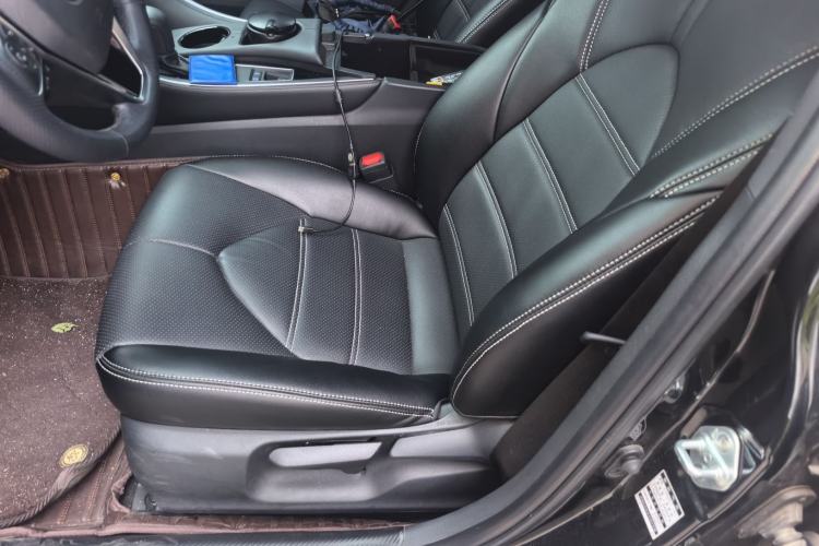 Used Toyota Avalon 2023 2.0L Progressive Edition Left Front Seat