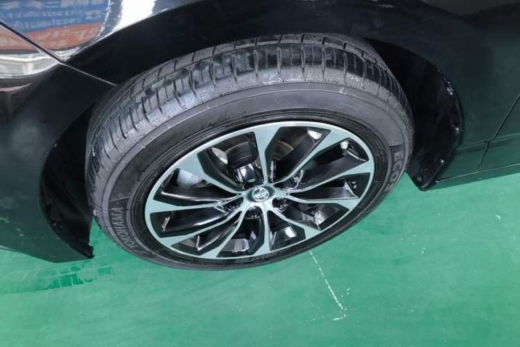 Used Toyota Avalon 2023 2.5L Luxury Edition Left Front Wheel Hub