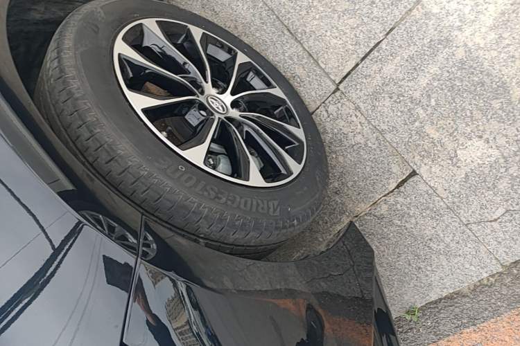 Used Toyota Avalon 2023 2.0L Premium Edition Left Front Wheel Hub
