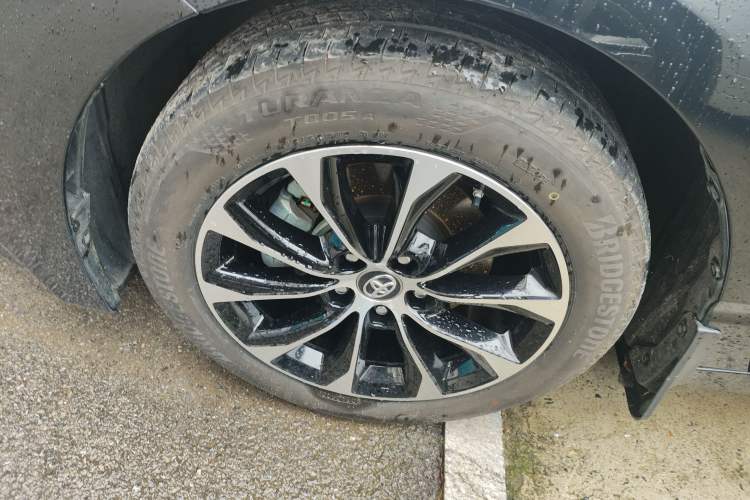 Used Toyota Avalon 2023 2.0L Premium Edition Left Front Wheel Hub