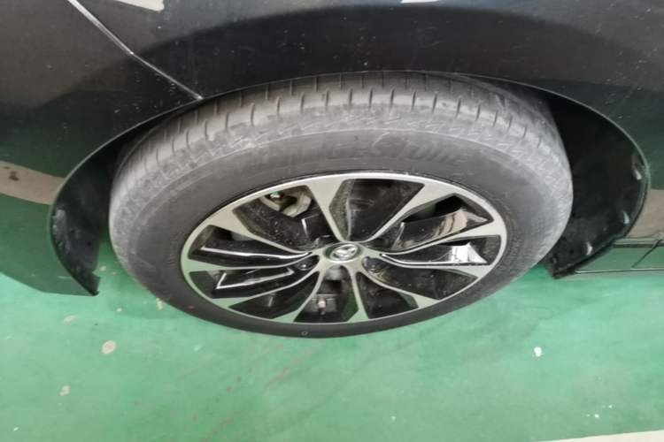 Used Toyota Avalon 2023 2.0L Progressive Edition Left Front Wheel Hub