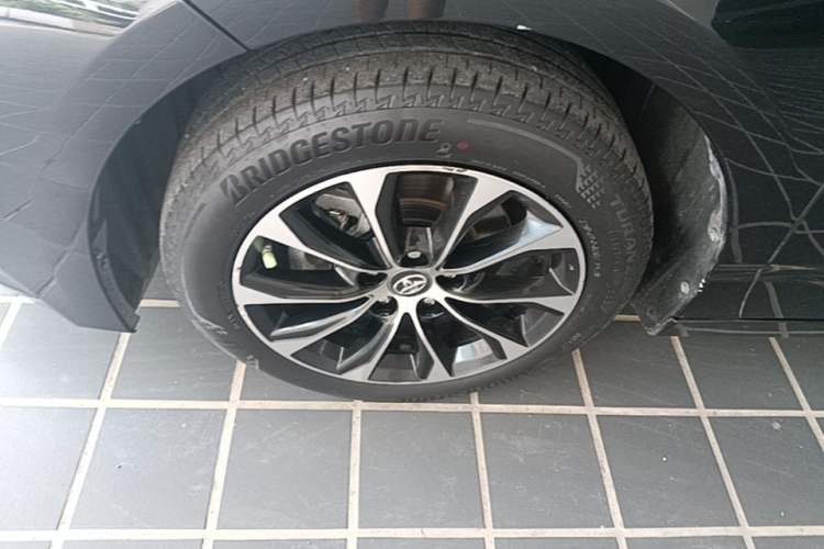 Used Toyota Avalon 2023 2.0L Luxury Edition Left Front Wheel Hub