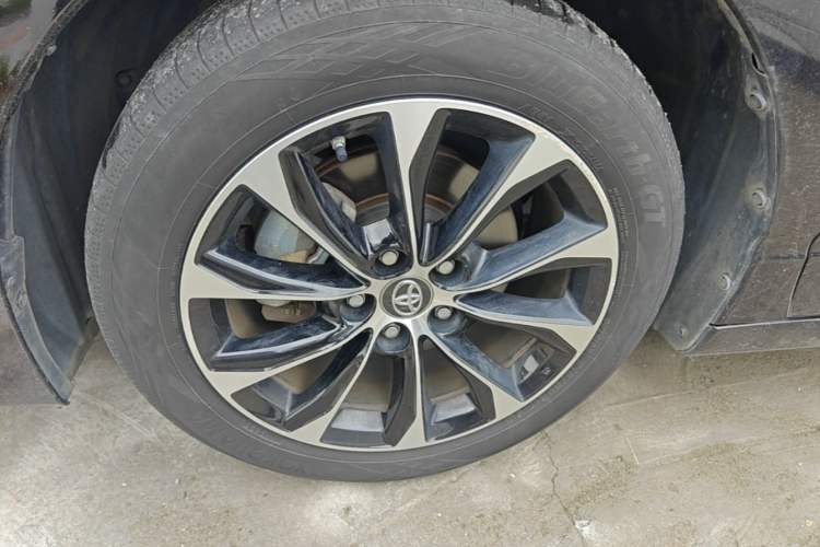 Used Toyota Avalon 2023 2.5L Luxury Edition Left Front Wheel Hub