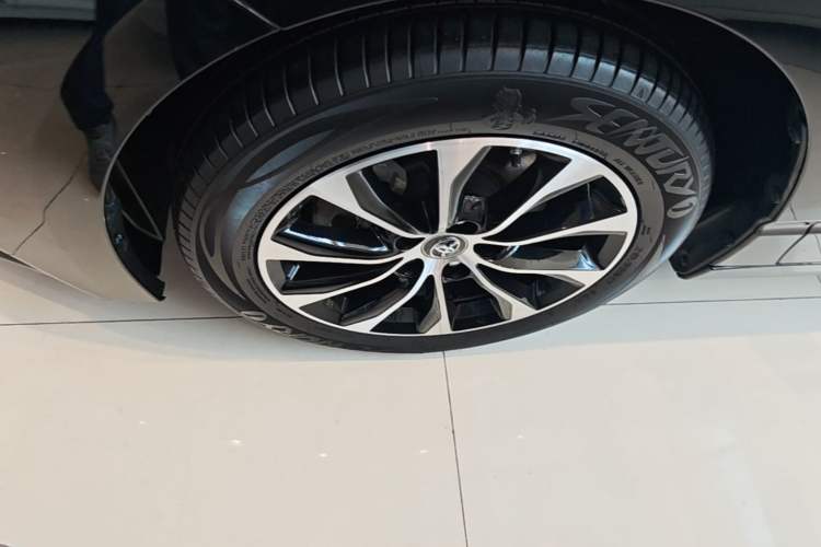 Used Toyota Avalon 2023 2.5L Luxury Edition Left Front Wheel Hub