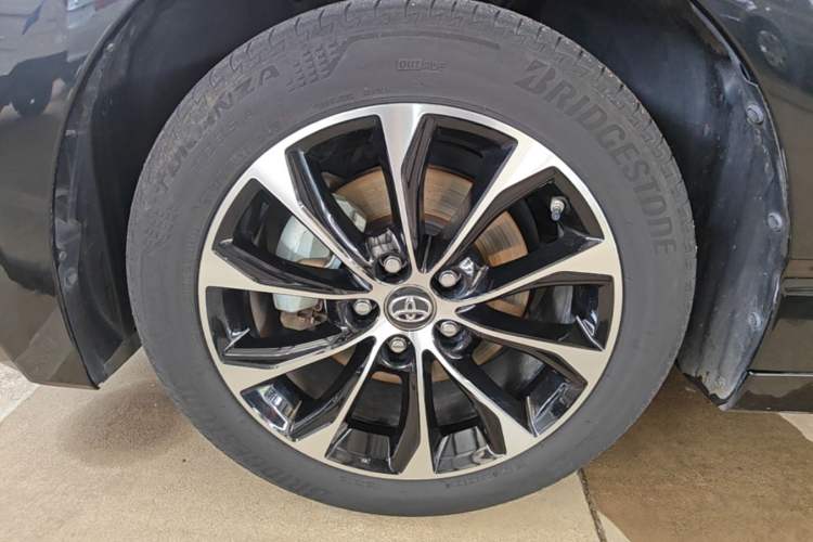 Used Toyota Avalon 2023 Dual-Engine 2.5L Luxury Edition Left Front Wheel Hub