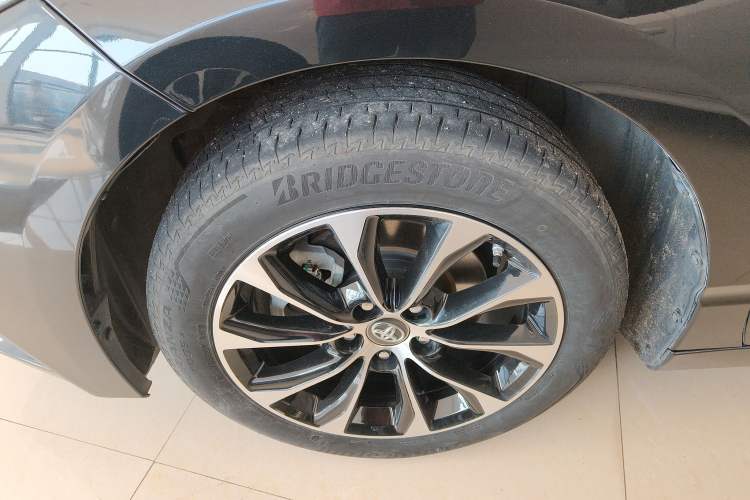 Used Toyota Avalon 2023 Dual-Engine 2.5L Luxury Edition Left Front Wheel Hub