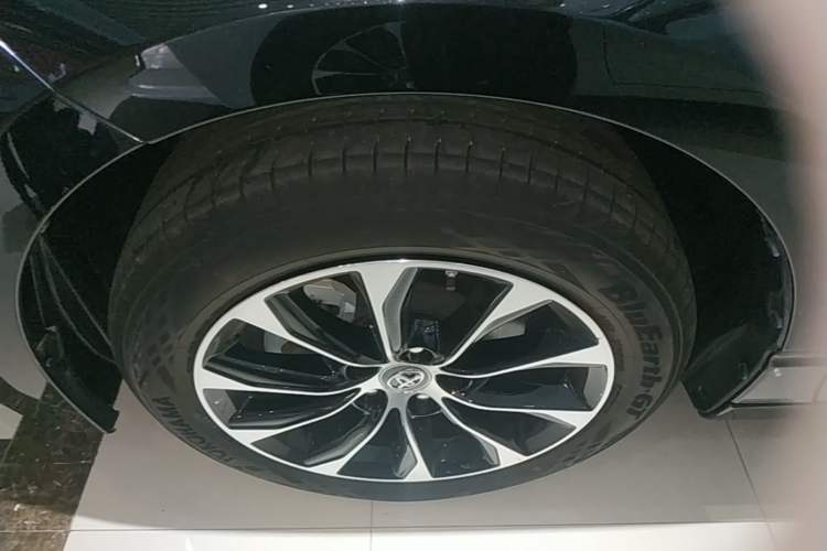 Used Toyota Avalon 2023 2.0L Luxury Edition Left Front Wheel Hub