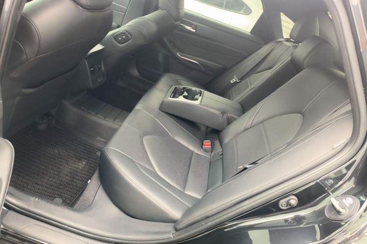 Used Toyota Avalon 2023 2.5L Luxury Edition Left Rear Seat